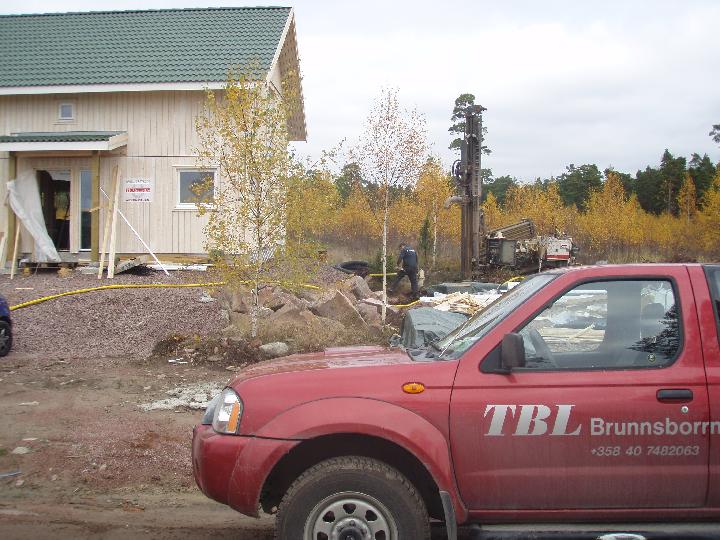 varmehalsborrning av tbl 43120 tomt 1.JPG - Värmehålsborrning av TBL.